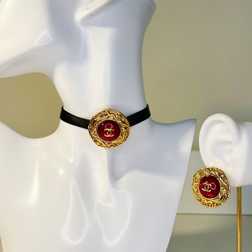 Vintage Chanel Red Gripoix Cabochon Gold Plated Clip On Earrings Made In France